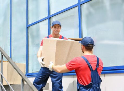 Removal van prepared for a local move in Castelnau