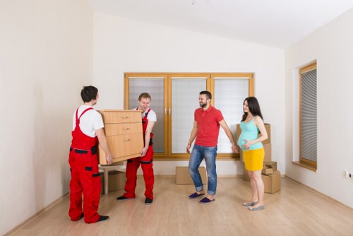 Local packing services in Castelnau for home and business moves