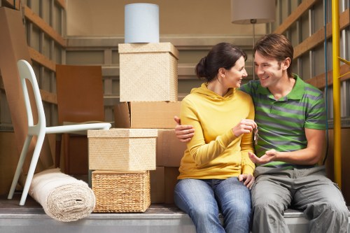 Home and office moving scene in Castelnau